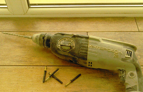 перфоратор и дюбели для кирпича