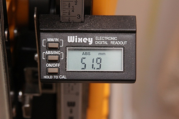 переключатель для регулировки настройки высоты стола рейсмуса