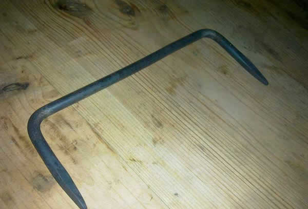 Фото кованой скобы п-образной