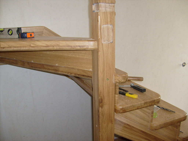 как сделать своими руками поворотную лестницу