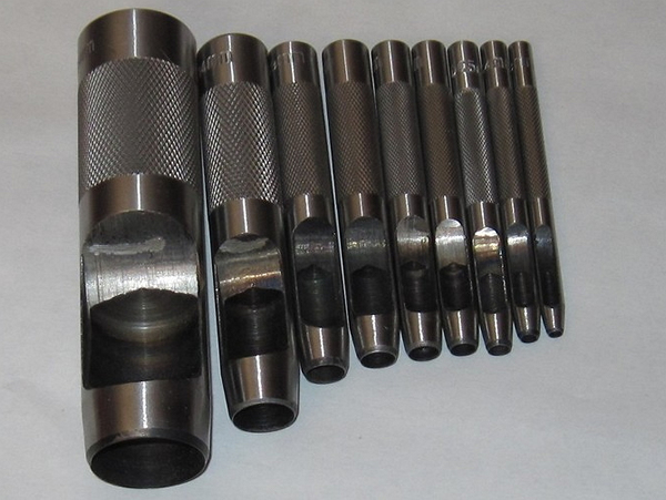 Фото набора пробойников отверстий