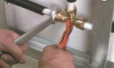 ремонт металлопластиковых труб своими руками