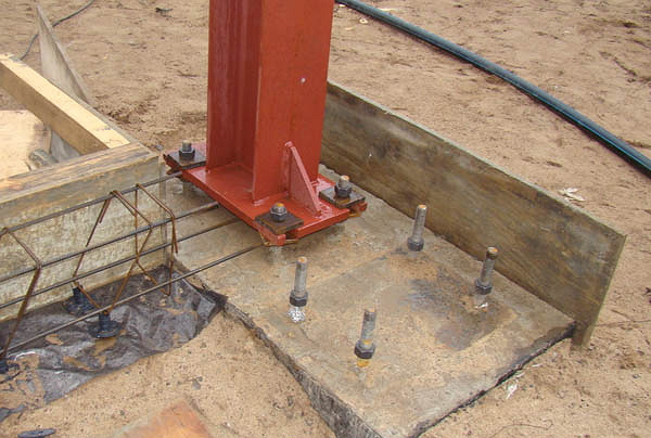 монтаж анкерных болтов с гайками