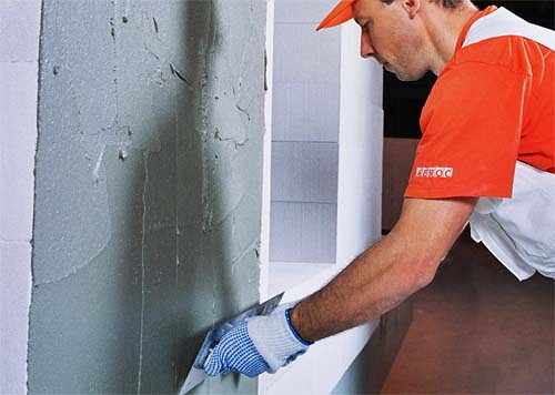 Фото оштукатуривания стены