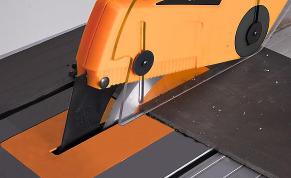 Фото торцовочной пилы универсальной