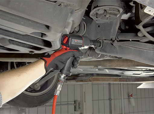 Фото пневматического ударного гайковерта