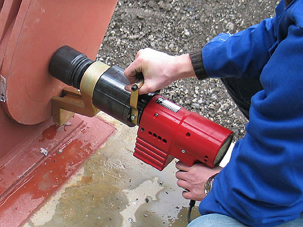 Фото электрического ударного гайковерта сетевого