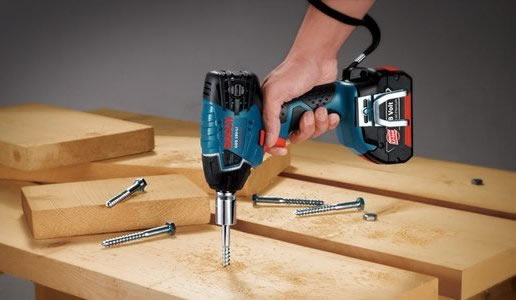 аккумуляторный ударный гайковерт