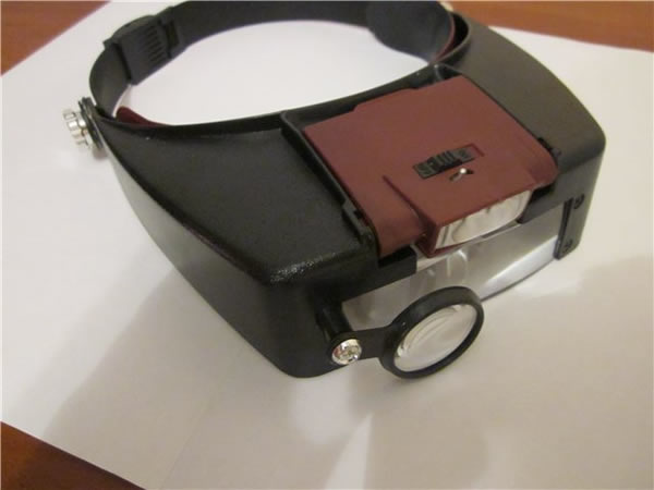 Фото бинокулярной лупы с подсветкой