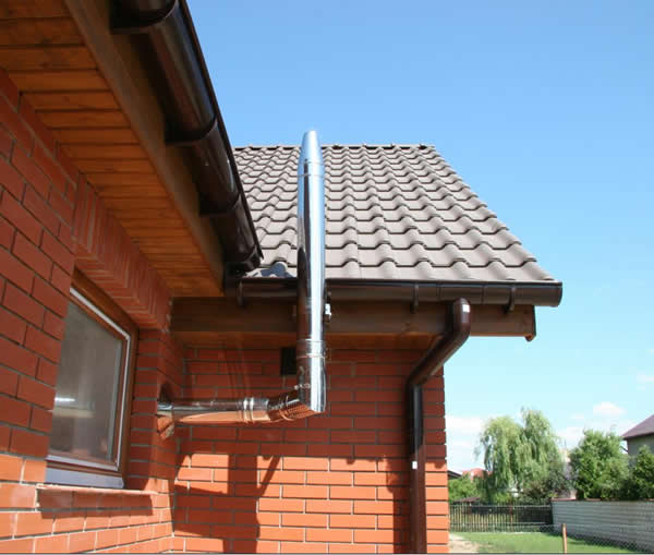 Установка вентиляционной трубы с выводом через стену