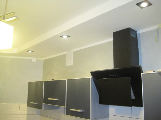 Воздухоотвод вмонтирован в подвесной потолок